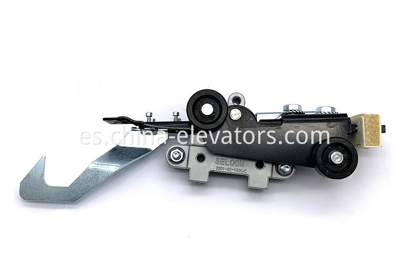 3201-05-1005/C SELCOM Landing Door Lock (Center Opening)